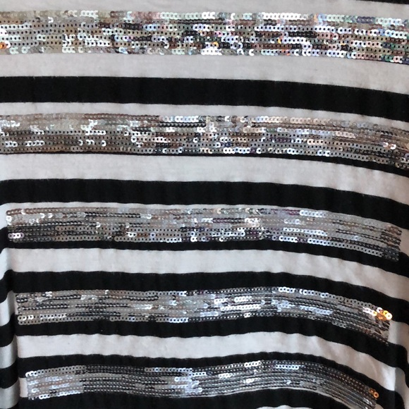 Women's Striped Top - Picture 3 of 5